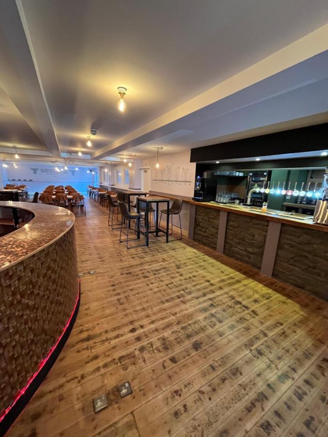 Hampton & Restaurant Hotel