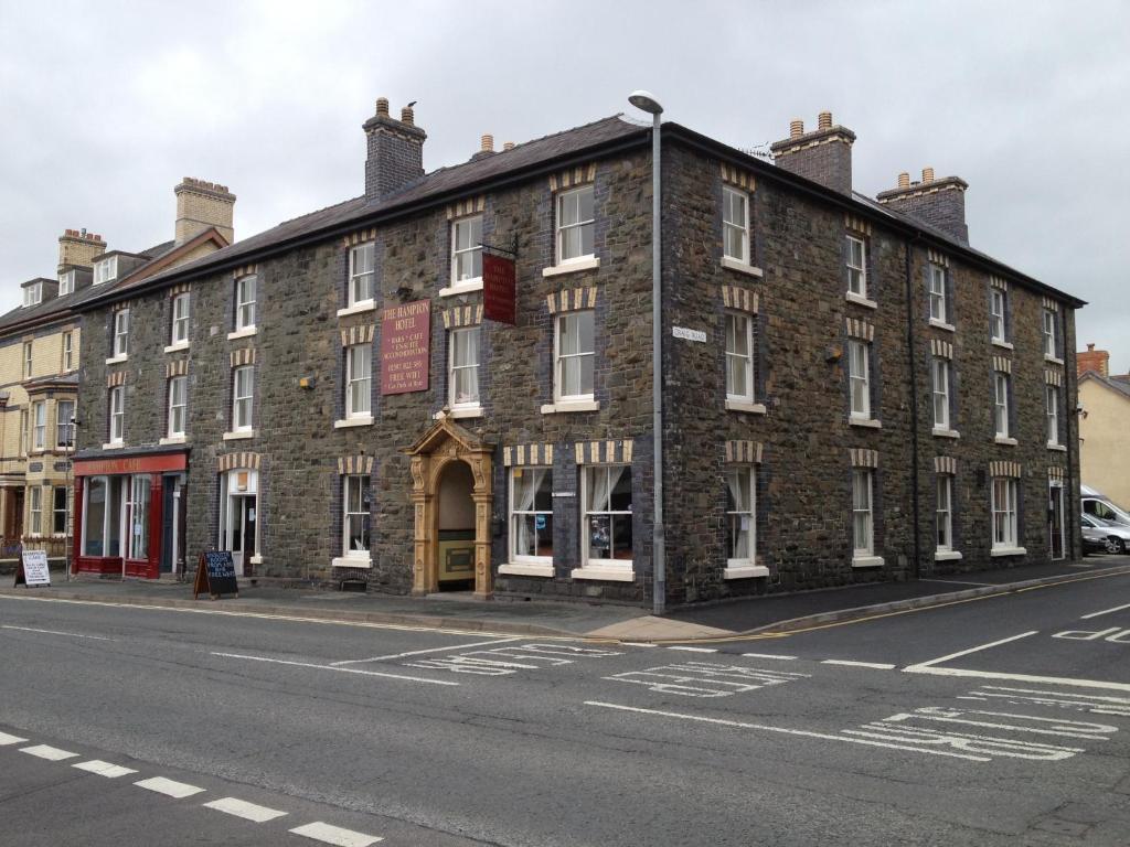 Hampton & Restaurant Hotel